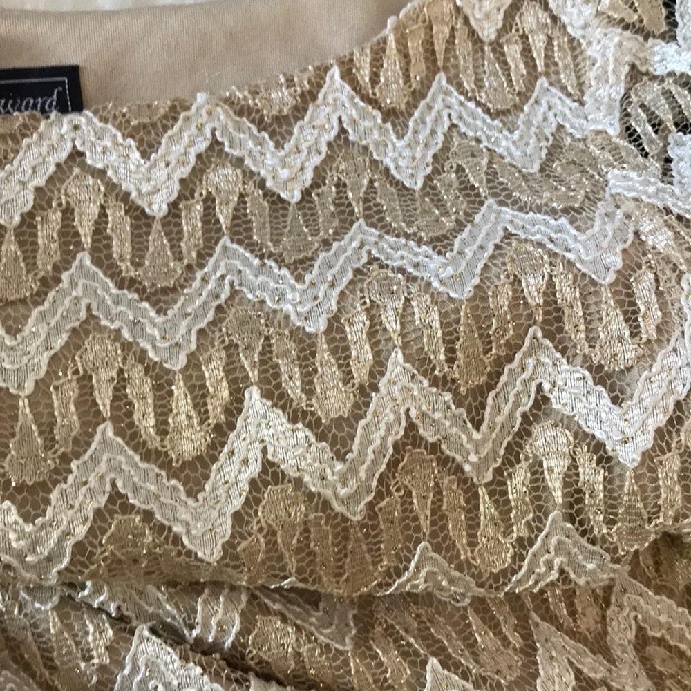 GUC Jessica Howard gold shimmer dress - Picture 7 of 8